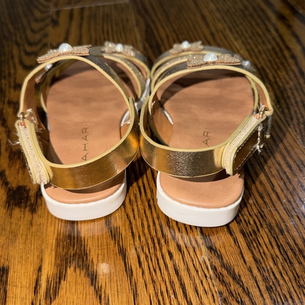 Tahari Gold Kids Sandals with Pearl Accents 7C - Picture 5 of 6